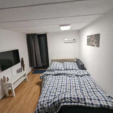 Guest house Direkt An Der S-bahn Gelegenes Gemutliches Souterrain Mit Privatem Zugang *