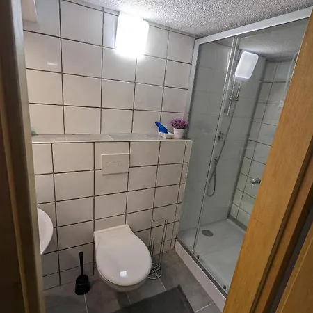 Direkt An Der S-bahn Gelegenes Gemutliches Souterrain Mit Privatem Zugang * Troisdorf